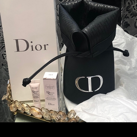 Dior - Picture 1 of 4